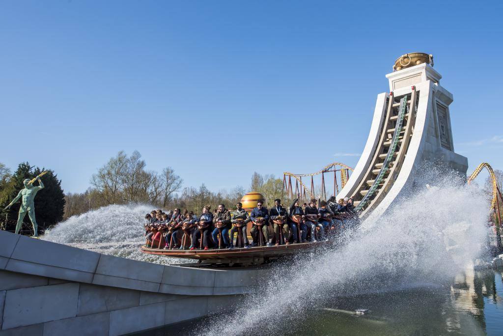 Parc Asterix; Shows, attracties en achtbanen - Reisliefde